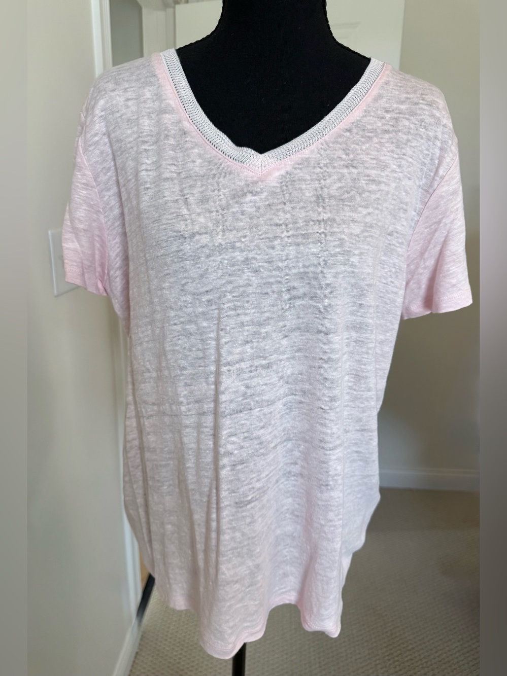 CHARLIE B Light Pink V-Neck Short Sleeve Top
